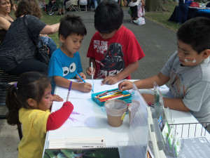 kids drawing frogs in park jersey city