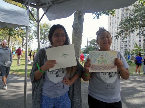 Two young ladies draw frogs at washington park live