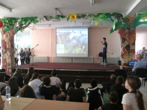 Serbia ecological class on saving life in the rainforest and then enters Frogs Are Green's 2018 Kids Art Contest