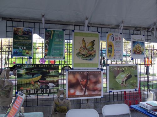 Frogs Are Green displays posters at WPLIVE 2015
