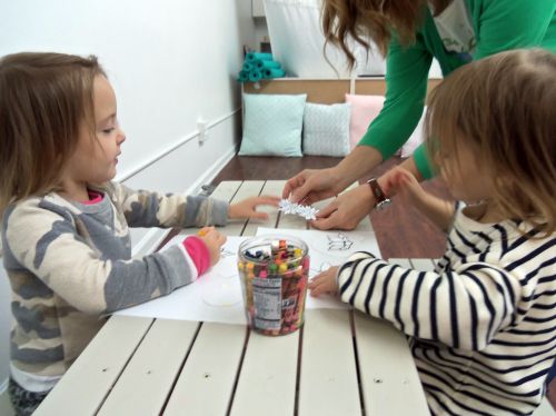 twin-girls-3-yr-olds-little-bees-102516