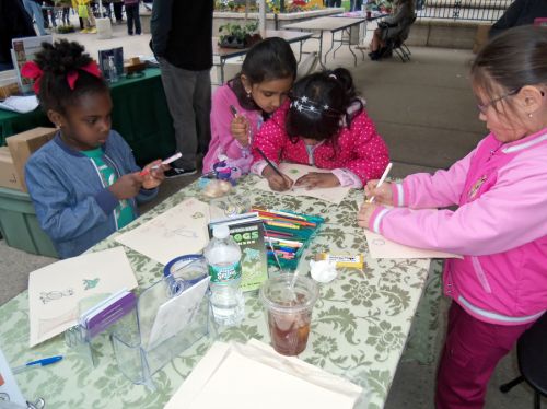 4-young-children-draw-frogs-and-modcup-coffee