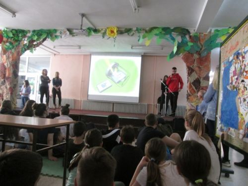 Serbia ecological class on saving life in the rainforest and then enters Frogs Are Green's 2018 Kids Art Contest