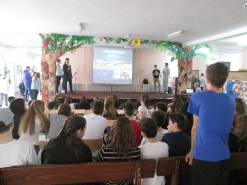 Serbia ecological class on saving life in the rainforest and then enters Frogs Are Green's 2018 Kids Art Contest