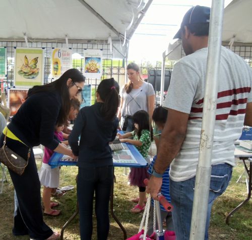 Crowd gather to draw frogs at WPLIVE