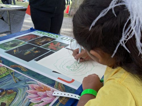 Girl creates beautiful frog drawing at WPLIVE