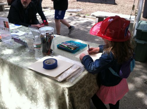 girl-draws-frogs-900px