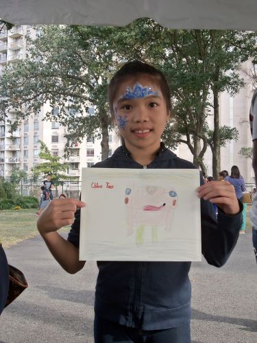 Chloe draws a frog at WPLIVE